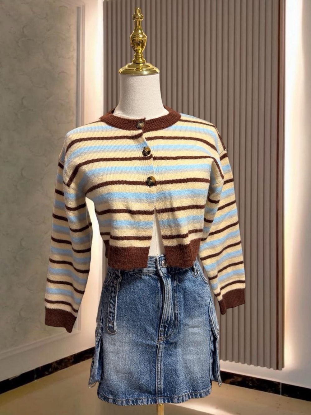 Striped Cropped Button-Front Sweater🤎